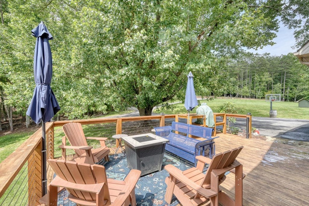 Blairsville, Georgia, 30512, United States, 4 Bedrooms Bedrooms, ,4 BathroomsBathrooms,Residential,Active,1850663