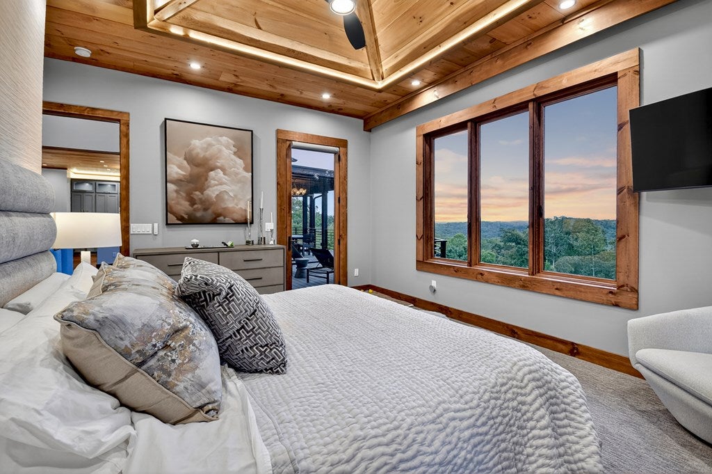 Blue Ridge, Georgia, 30513, United States, 5 Bedrooms Bedrooms, ,5 BathroomsBathrooms,Residential,Active,1945259