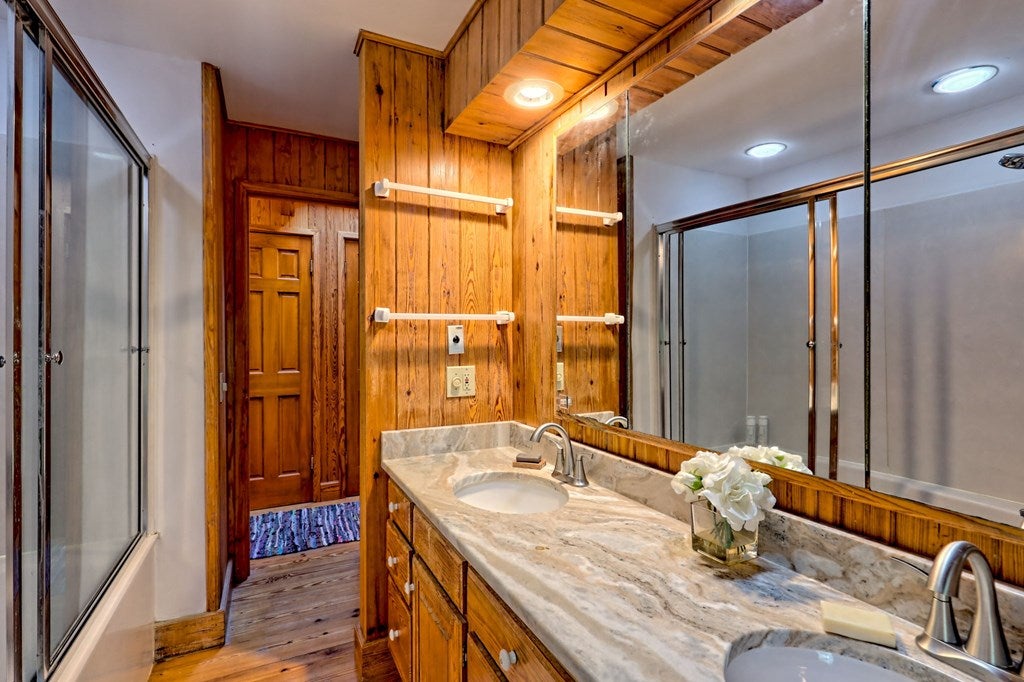 Warne, North Carolina, 28909, United States, 5 Bedrooms Bedrooms, ,6 BathroomsBathrooms,Residential,Active,1968121