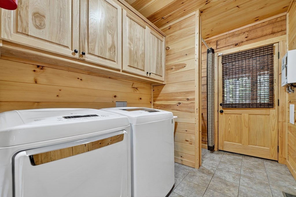 Ellijay, Georgia, 30536, United States, 2 Bedrooms Bedrooms, ,2 BathroomsBathrooms,Residential,Active,1946315