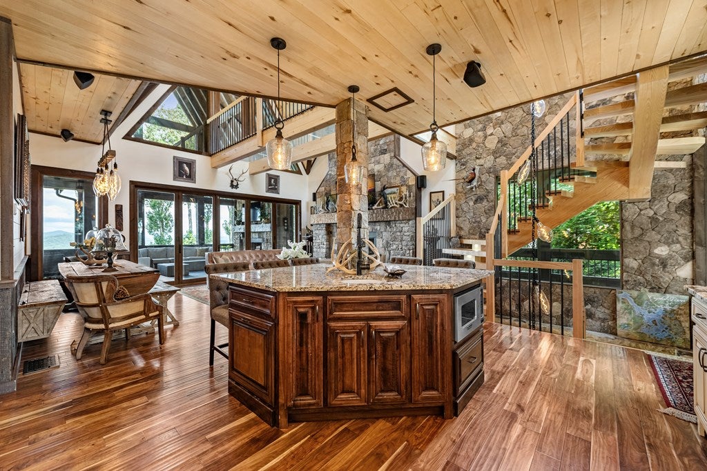 Blue Ridge, Georgia, 30513, United States, 4 Bedrooms Bedrooms, ,5 BathroomsBathrooms,Residential,Active,1904743