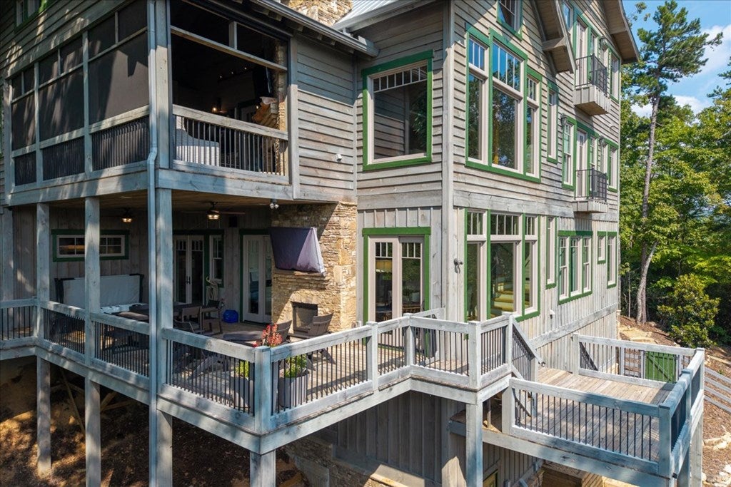 Ellijay, Georgia, 30540, United States, 5 Bedrooms Bedrooms, ,7 BathroomsBathrooms,Residential,Active,2001382