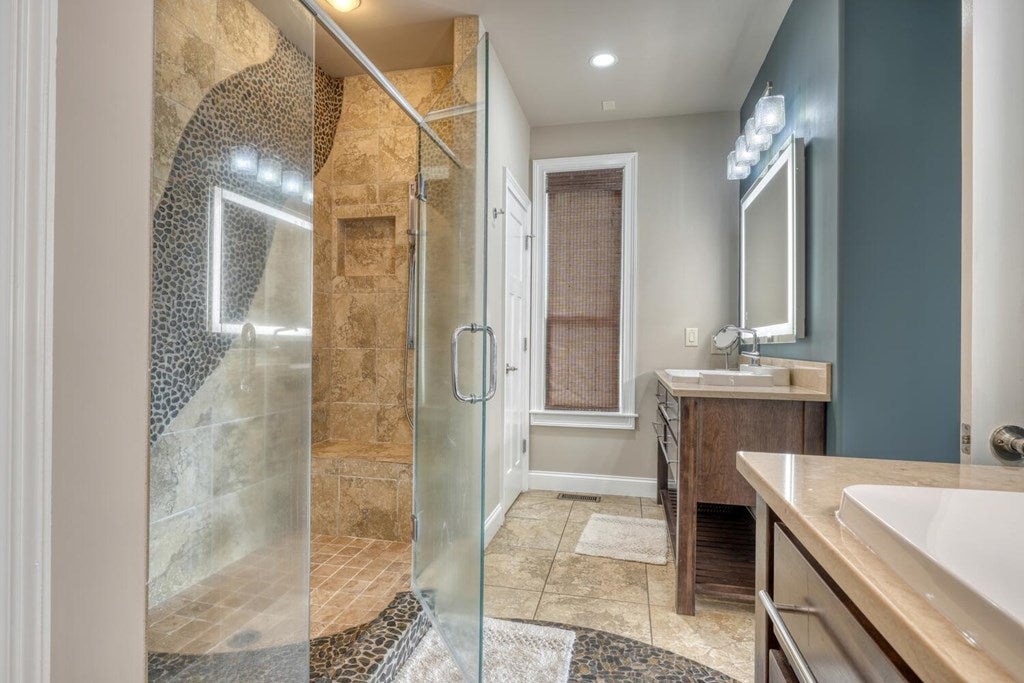 Blairsville, Georgia, 30512, United States, 4 Bedrooms Bedrooms, ,4 BathroomsBathrooms,Residential,Active,1850663