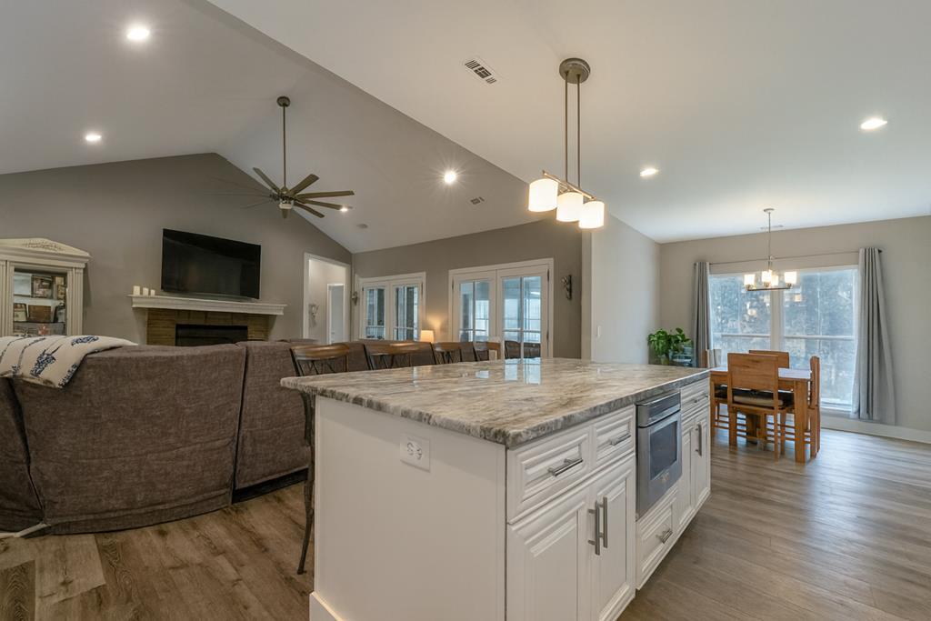 Ellijay, Georgia, 30540, United States, 4 Bedrooms Bedrooms, ,5 BathroomsBathrooms,Residential,Active,1929440