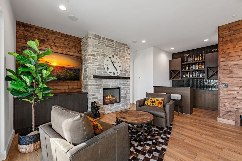 Ellijay, Georgia, 30540, United States, 4 Bedrooms Bedrooms, ,3 BathroomsBathrooms,Residential,Active,1985878