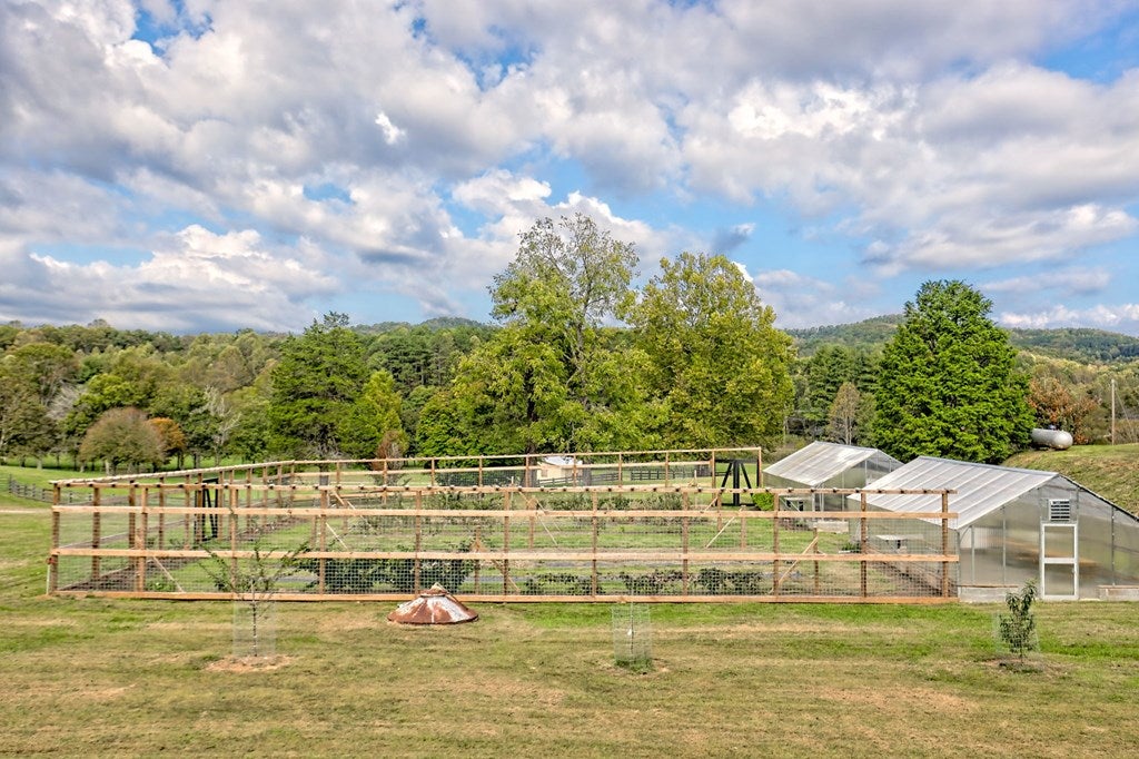 Warne, North Carolina, 28909, United States, 5 Bedrooms Bedrooms, ,6 BathroomsBathrooms,Residential,Active,1968121