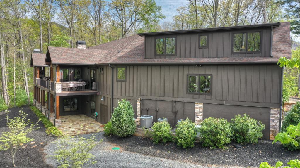 Ellijay, Georgia, 30536, United States, 5 Bedrooms Bedrooms, ,6 BathroomsBathrooms,Residential,Active,1953362