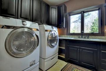 Ellijay, Georgia, 30536, United States, 5 Bedrooms Bedrooms, ,6 BathroomsBathrooms,Residential,Active,1953362
