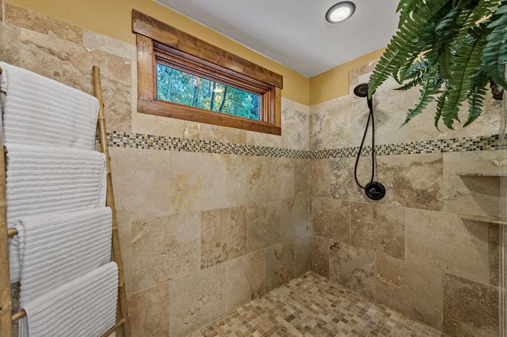 Ellijay, Georgia, 30536, United States, 5 Bedrooms Bedrooms, ,5 BathroomsBathrooms,Residential,Active,1973280