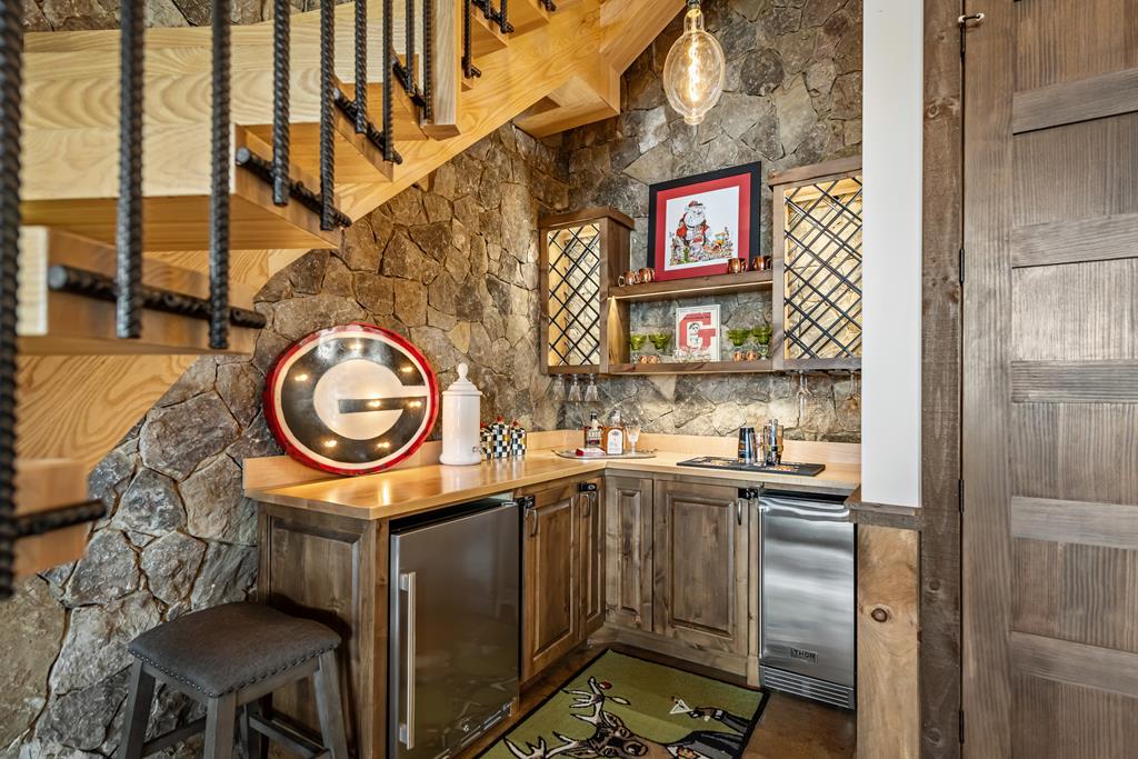 Blue Ridge, Georgia, 30513, United States, 4 Bedrooms Bedrooms, ,5 BathroomsBathrooms,Residential,Active,1904743