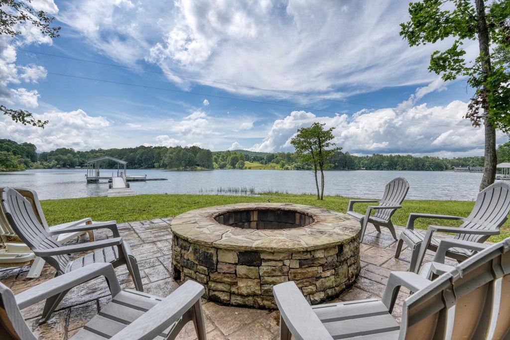 Blairsville, Georgia, 30512, United States, 4 Bedrooms Bedrooms, ,4 BathroomsBathrooms,Residential,Active,1850663