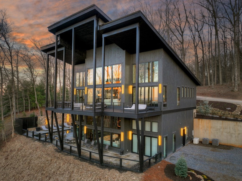 Blue Ridge, Georgia, 30513, United States, 5 Bedrooms Bedrooms, ,6 BathroomsBathrooms,Residential,Active,2017447