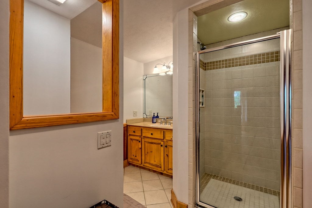 Warne, North Carolina, 28909, United States, 5 Bedrooms Bedrooms, ,6 BathroomsBathrooms,Residential,Active,1968121