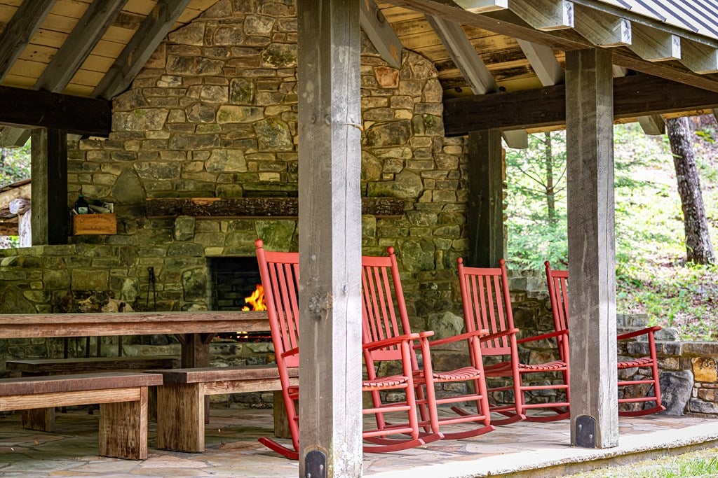 Ellijay, Georgia, 30536, United States, 4 Bedrooms Bedrooms, ,4 BathroomsBathrooms,Residential,Active,1800168