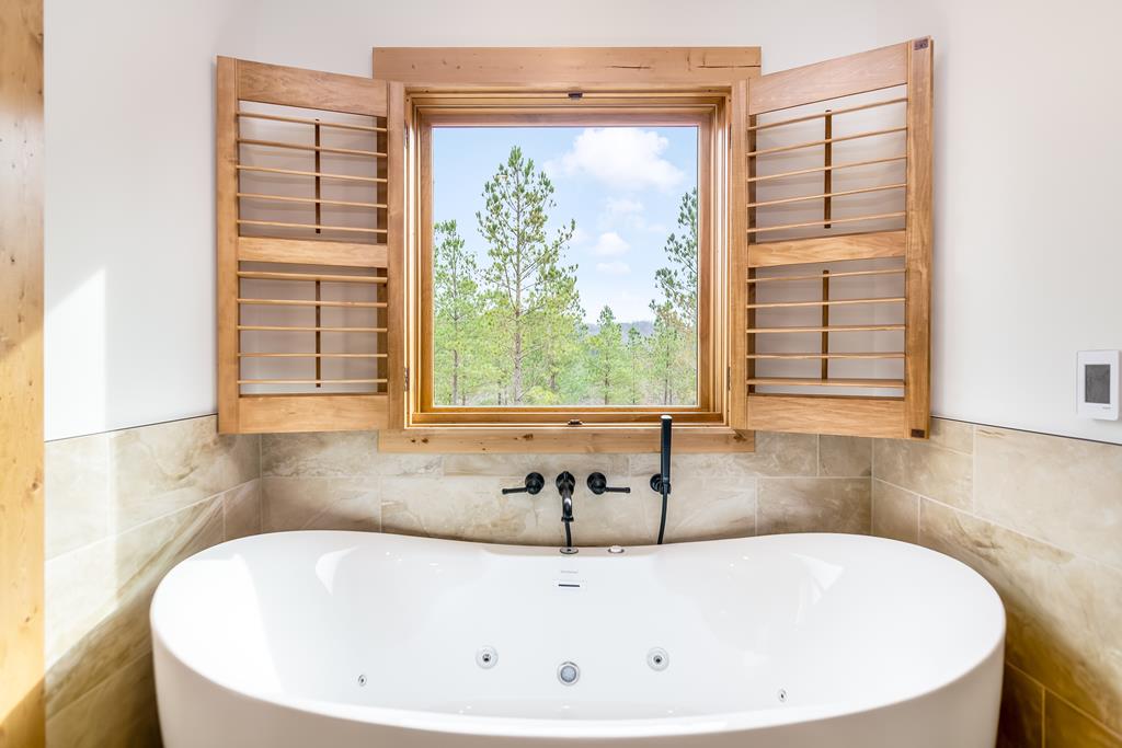 Talking Rock, Georgia, 30175, United States, 4 Bedrooms Bedrooms, ,3 BathroomsBathrooms,Residential,Active,2000224