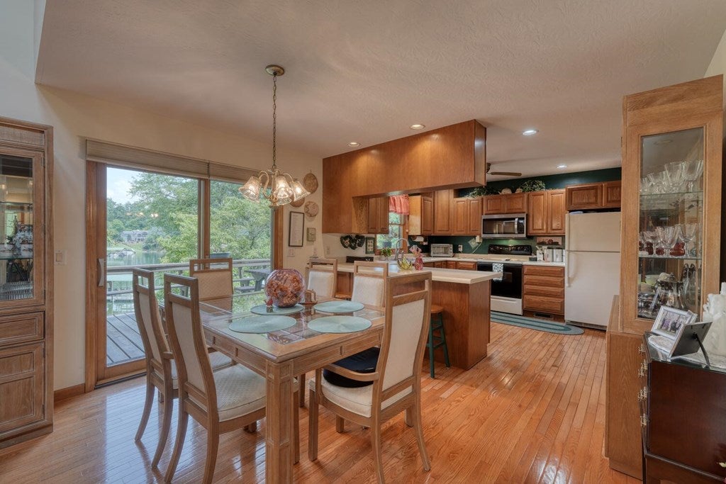 Blairsville, Georgia, 30512, United States, 3 Bedrooms Bedrooms, ,3 BathroomsBathrooms,Residential,Active,1877859
