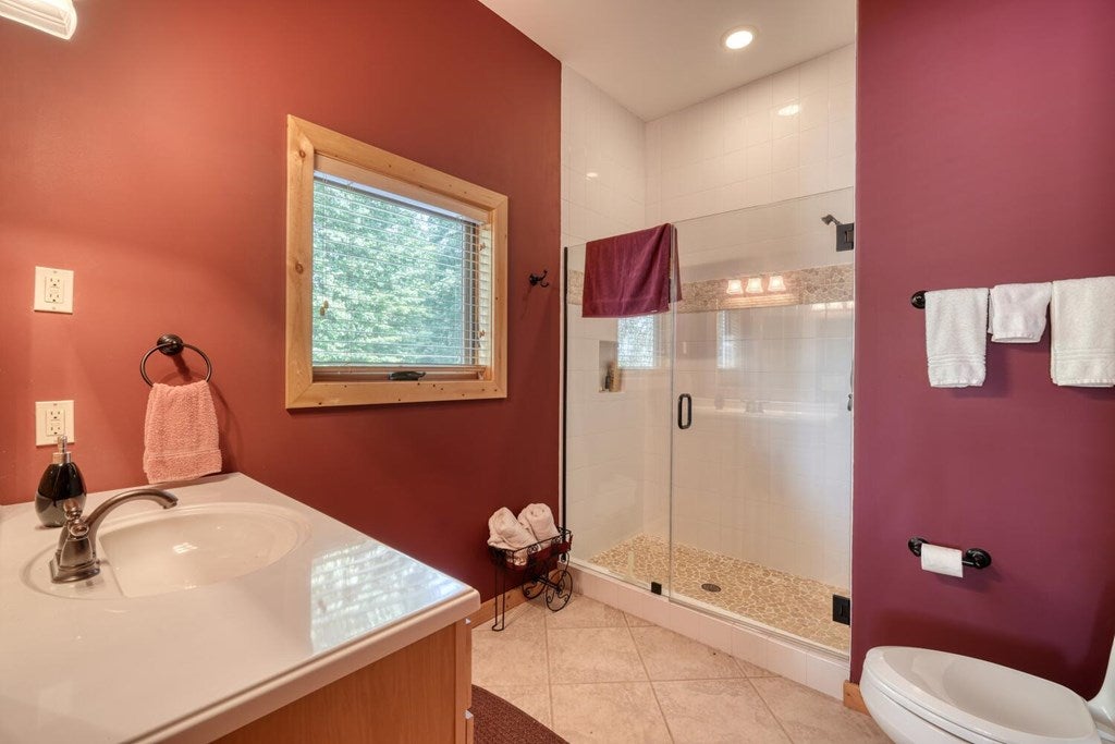 Blairsville, Georgia, 30512, United States, 4 Bedrooms Bedrooms, ,6 BathroomsBathrooms,Residential,Active,1934771