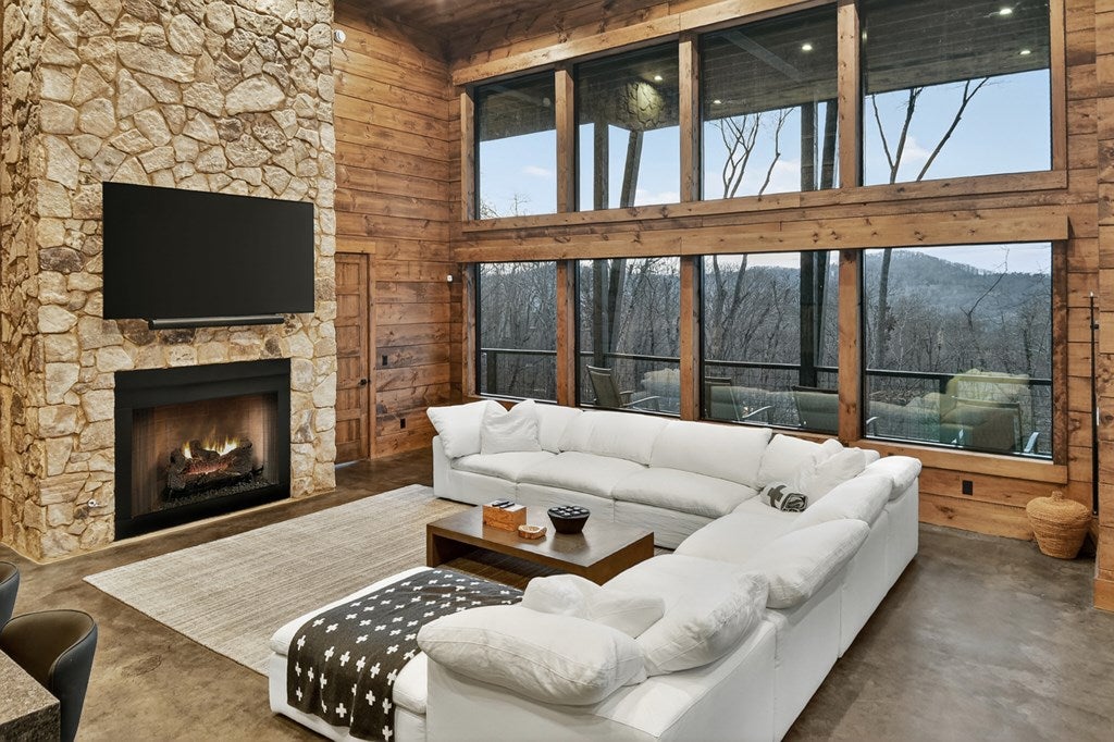 Blue Ridge, Georgia, 30513, United States, 5 Bedrooms Bedrooms, ,6 BathroomsBathrooms,Residential,Active,2017447