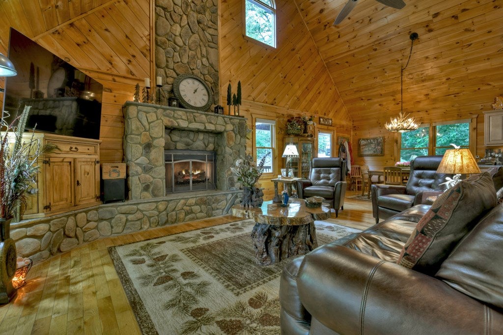 Morganton, Georgia, 30560, United States, 4 Bedrooms Bedrooms, ,6 BathroomsBathrooms,Residential,Active,1944072