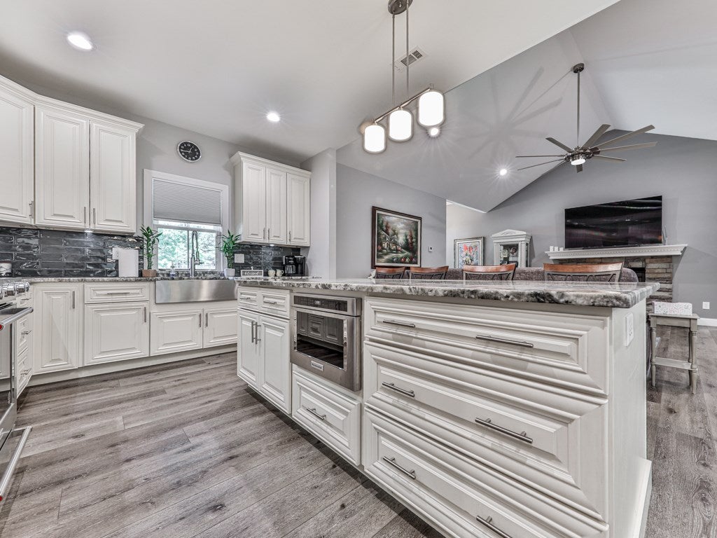 Ellijay, Georgia, 30540, United States, 4 Bedrooms Bedrooms, ,5 BathroomsBathrooms,Residential,Active,2007131