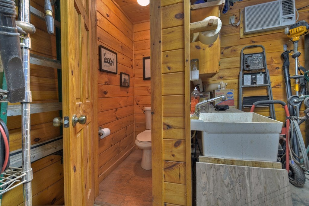 Morganton, Georgia, 30560, United States, 4 Bedrooms Bedrooms, ,6 BathroomsBathrooms,Residential,Active,1944072