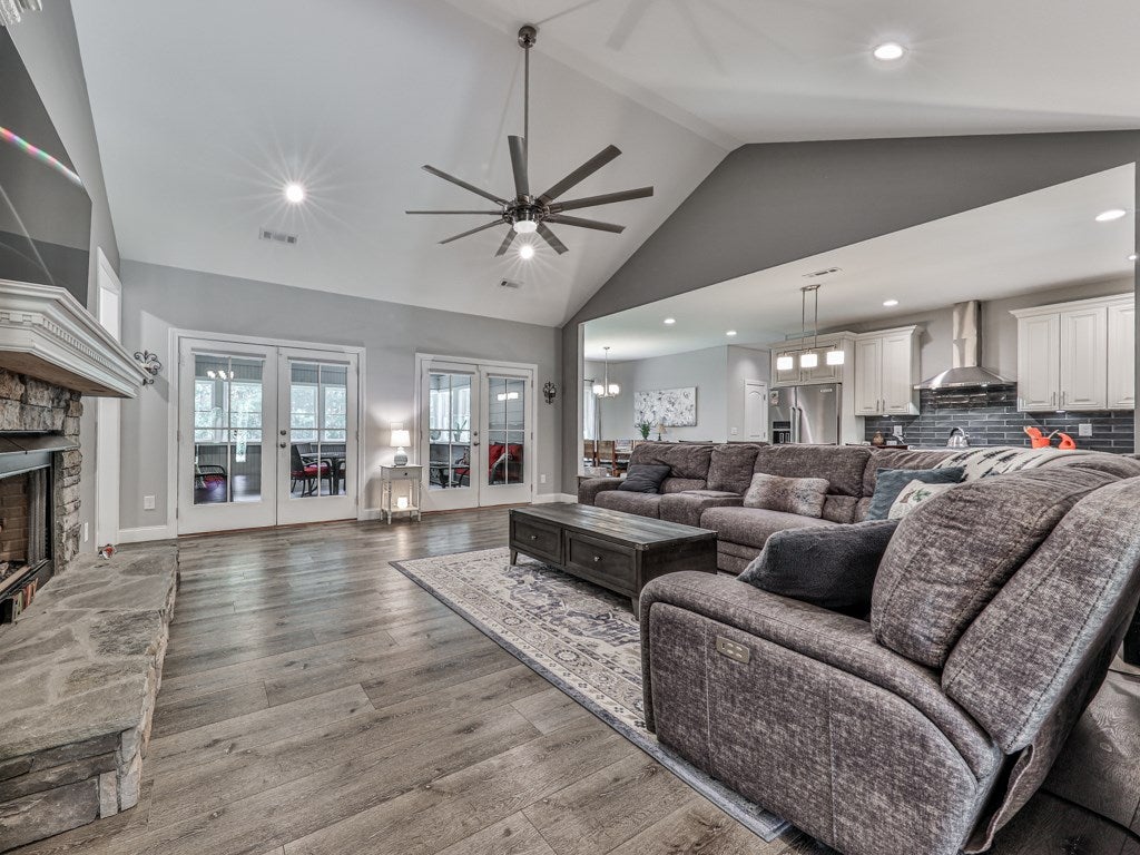 Ellijay, Georgia, 30540, United States, 4 Bedrooms Bedrooms, ,5 BathroomsBathrooms,Residential,Active,2007131