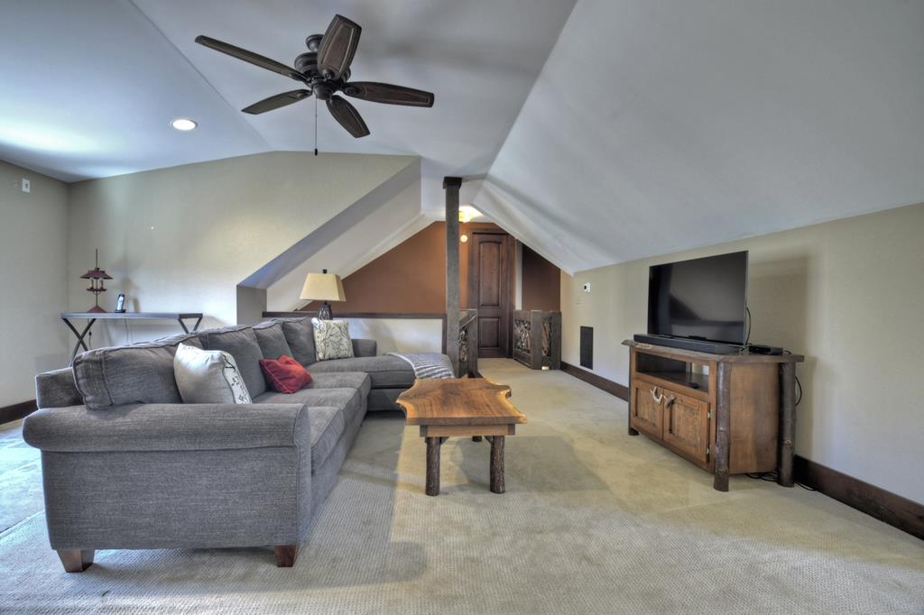 Ellijay, Georgia, 30536, United States, 5 Bedrooms Bedrooms, ,6 BathroomsBathrooms,Residential,Active,1953362
