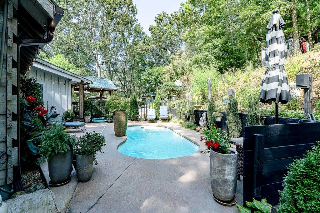 Blairsville, Georgia, 30512, United States, 5 Bedrooms Bedrooms, ,6 BathroomsBathrooms,Residential,Active,1944103