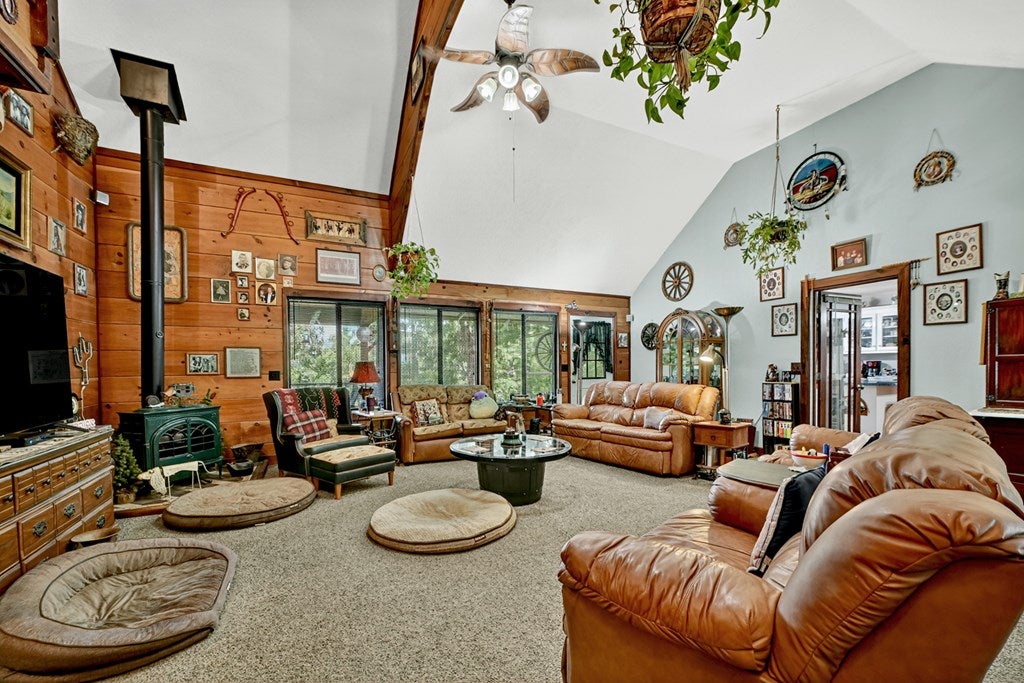 Mineral Bluff, Georgia, 30559, United States, 4 Bedrooms Bedrooms, ,3 BathroomsBathrooms,Residential,Active,1899865