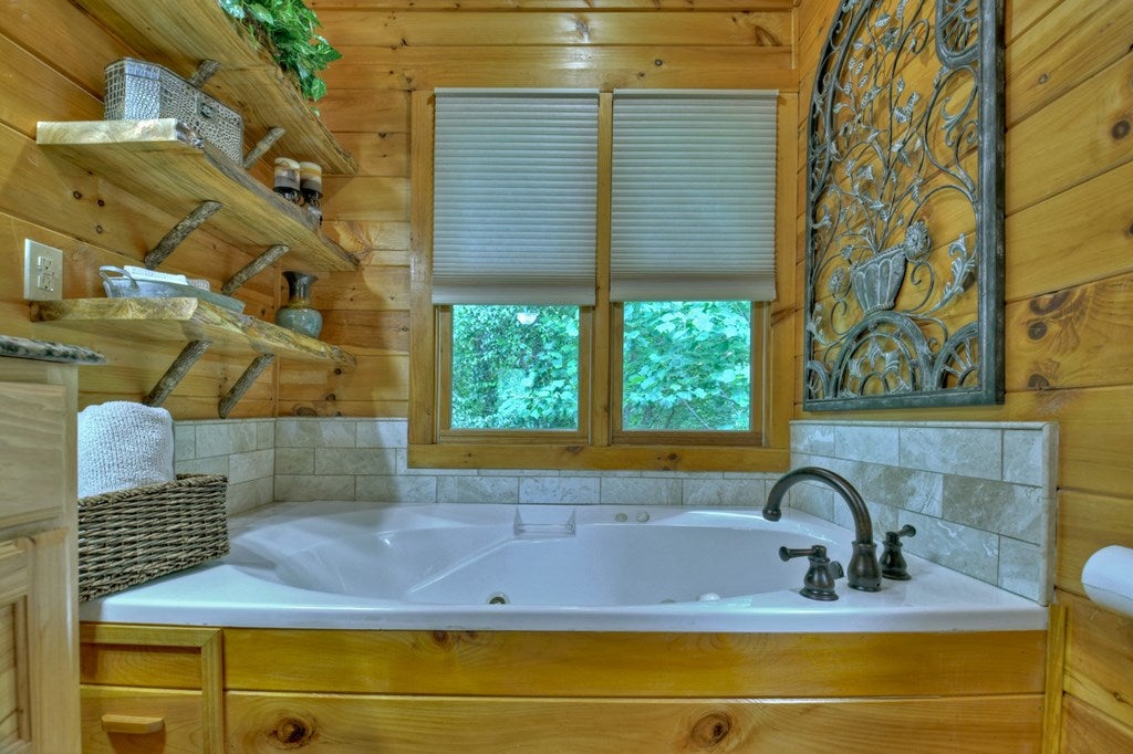 Morganton, Georgia, 30560, United States, 4 Bedrooms Bedrooms, ,6 BathroomsBathrooms,Residential,Active,1944072