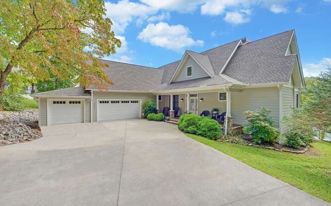 Hiawassee, Georgia, 30546, United States, 4 Bedrooms Bedrooms, ,3 BathroomsBathrooms,Residential,Active,1945082