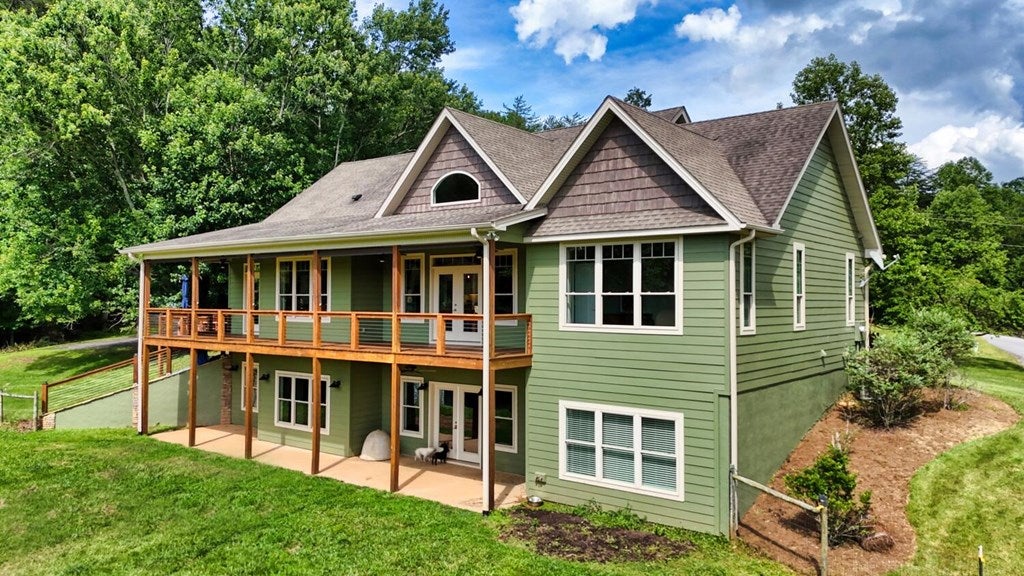 Blairsville, Georgia, 30512, United States, 4 Bedrooms Bedrooms, ,4 BathroomsBathrooms,Residential,Active,1850663