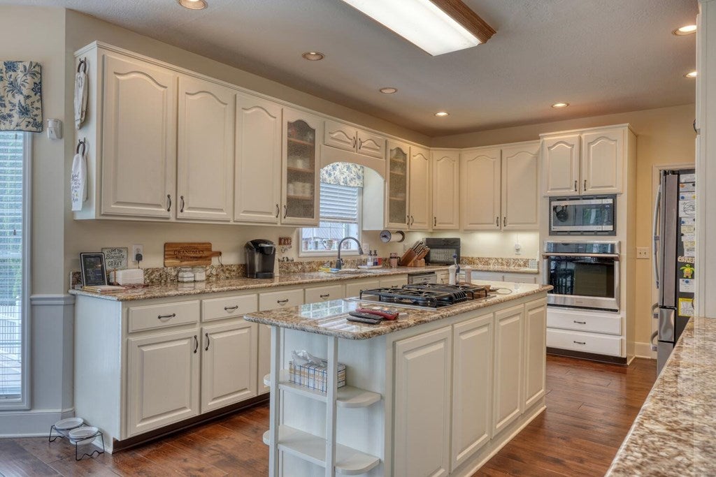 Blairsville, Georgia, 30512, United States, 4 Bedrooms Bedrooms, ,4 BathroomsBathrooms,Residential,Active,1892611