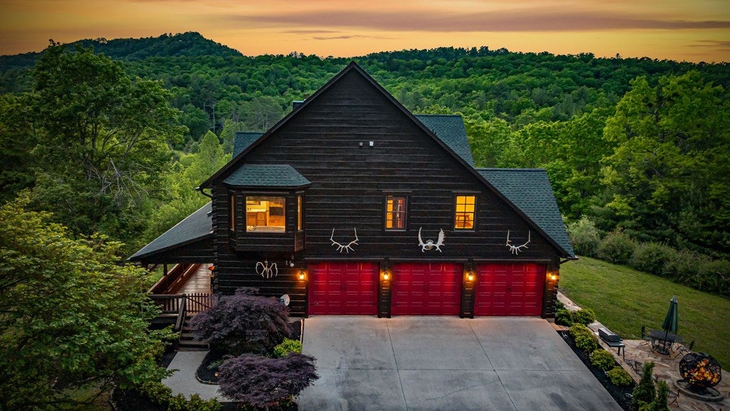 Brasstown, North Carolina, 28902, United States, 4 Bedrooms Bedrooms, ,5 BathroomsBathrooms,Residential,Active,1810516