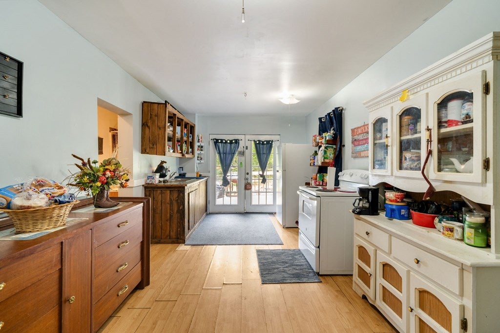 Ellijay, Georgia, 30536, United States, 3 Bedrooms Bedrooms, ,3 BathroomsBathrooms,Residential,Active,1953369