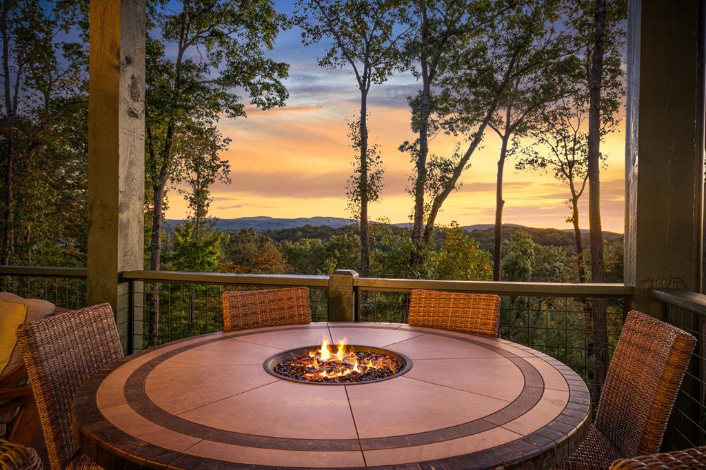 Ellijay, Georgia, 30536, United States, 3 Bedrooms Bedrooms, ,4 BathroomsBathrooms,Residential,Active,1968120