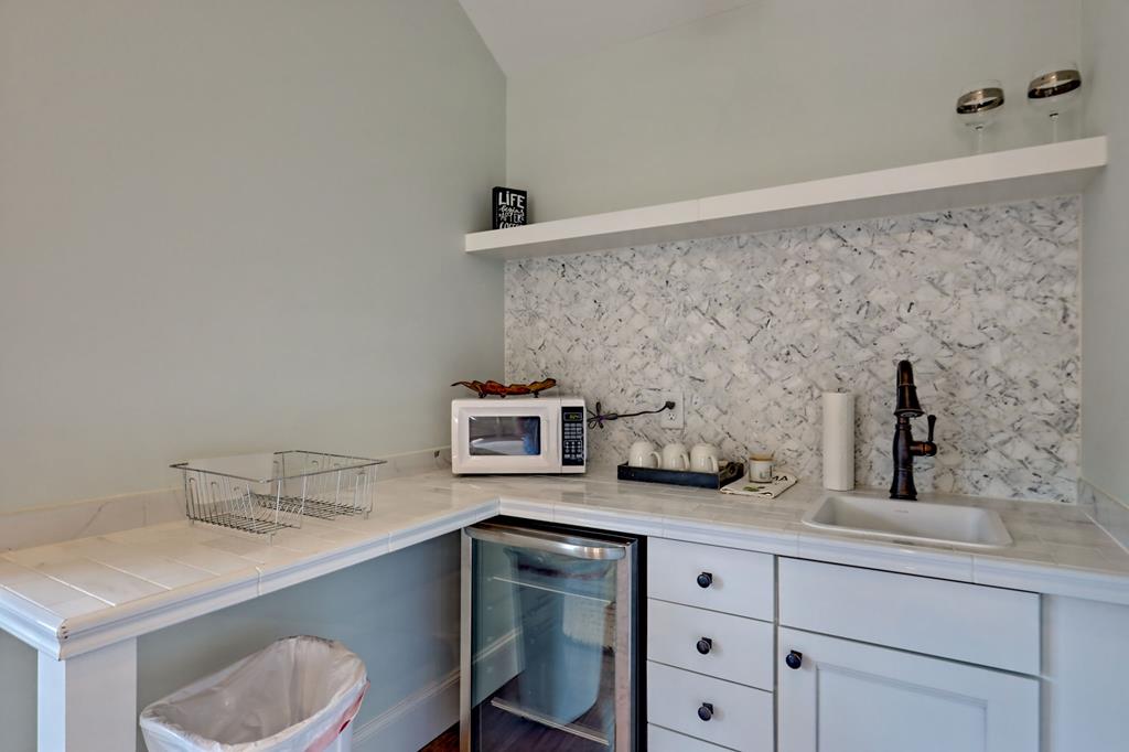 Franklin, North Carolina, 28734, United States, 3 Bedrooms Bedrooms, ,4 BathroomsBathrooms,Residential,Active,1945078