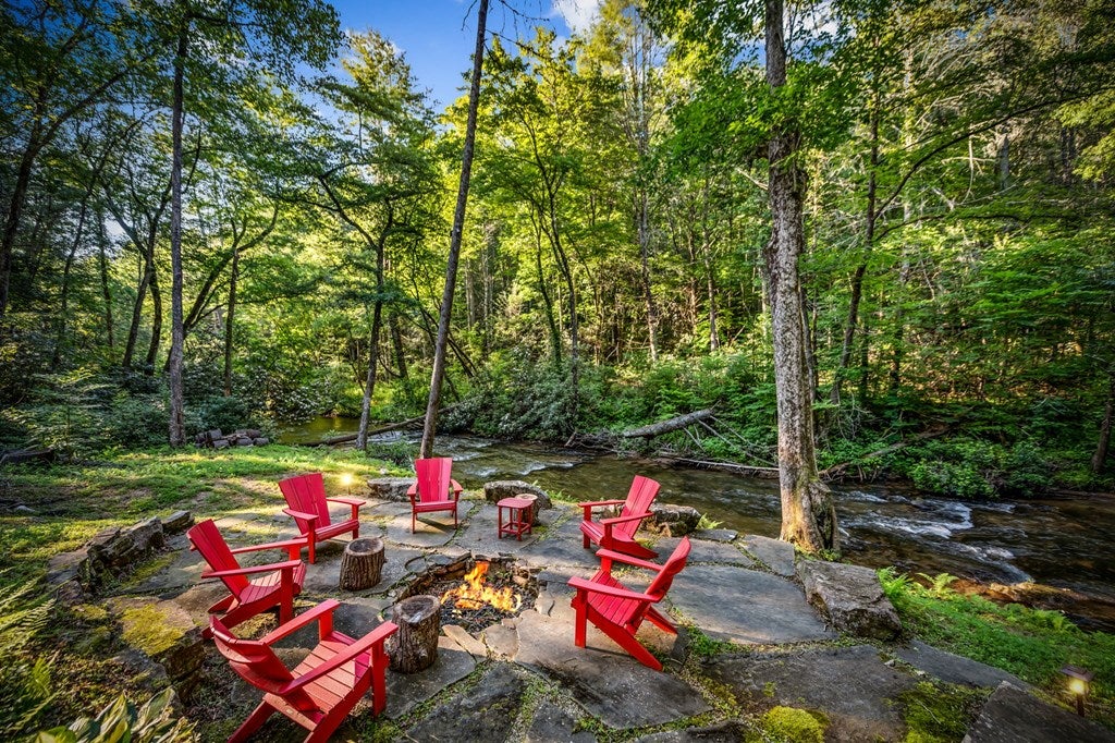 Blue Ridge, Georgia, 30513, United States, 3 Bedrooms Bedrooms, ,5 BathroomsBathrooms,Residential,Active,2007011