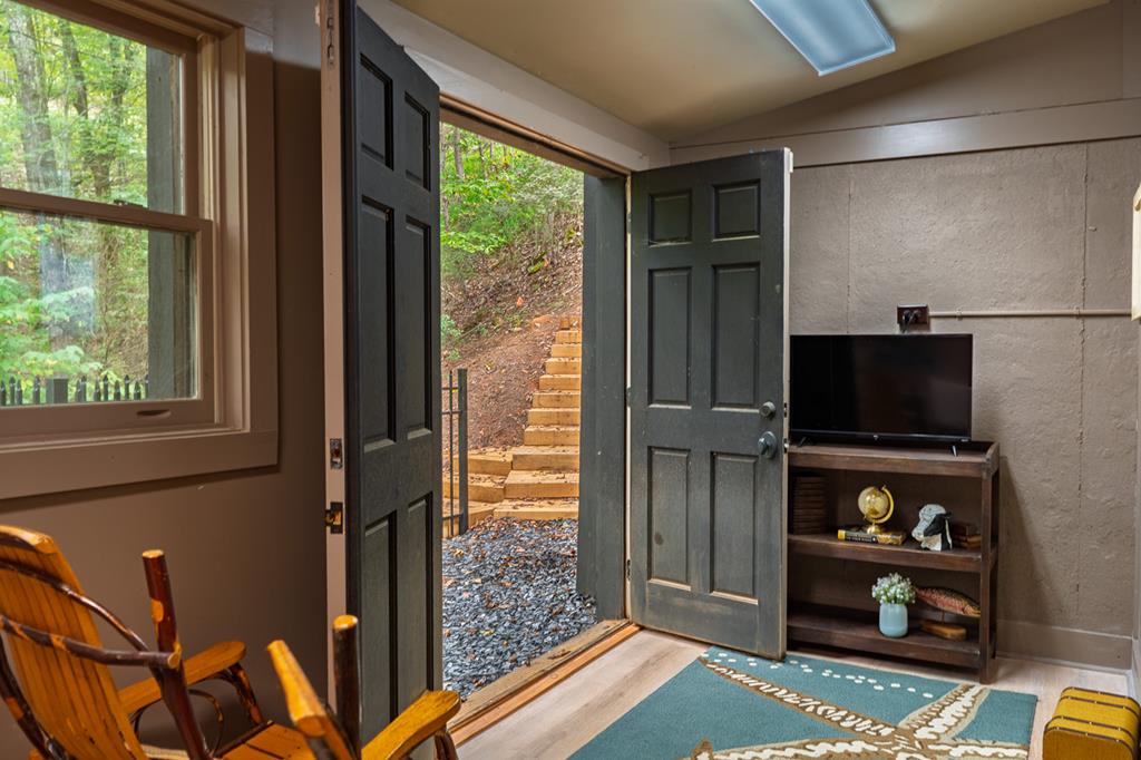 Ellijay, Georgia, 30536, United States, 6 Bedrooms Bedrooms, ,5 BathroomsBathrooms,Residential,Active,1929800