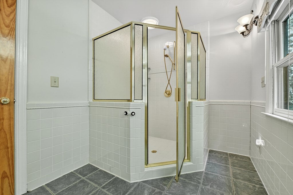 Ellijay, Georgia, 30536, United States, 3 Bedrooms Bedrooms, ,5 BathroomsBathrooms,Residential,Active,1926905