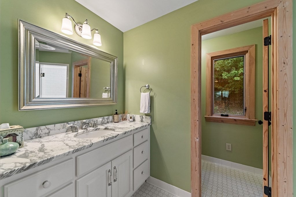 Morganton, Georgia, 30560, United States, 4 Bedrooms Bedrooms, ,5 BathroomsBathrooms,Residential,Active,1952626