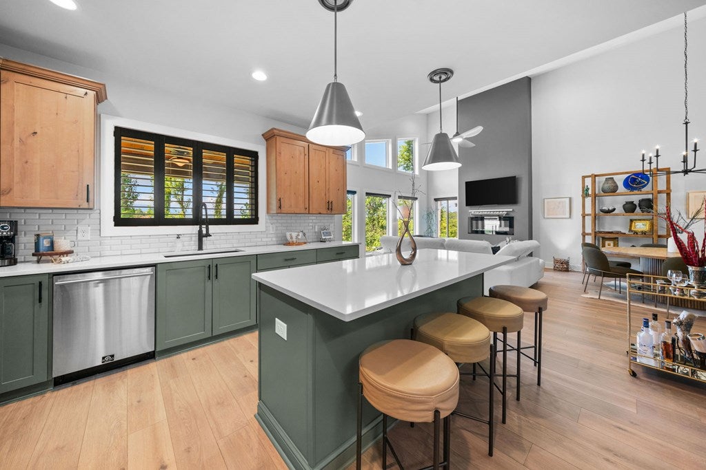 Morganton, Georgia, 30560, United States, 4 Bedrooms Bedrooms, ,4 BathroomsBathrooms,Residential,Active,1920223