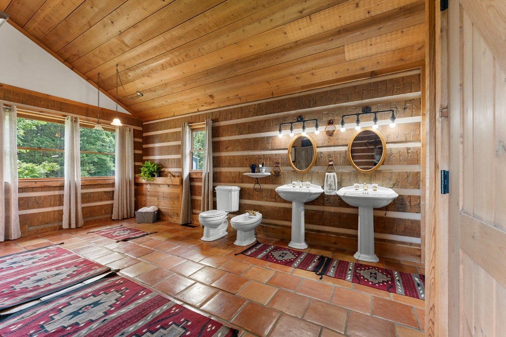 Warne, North Carolina, 28909, United States, 3 Bedrooms Bedrooms, ,3 BathroomsBathrooms,Residential,Active,1859363