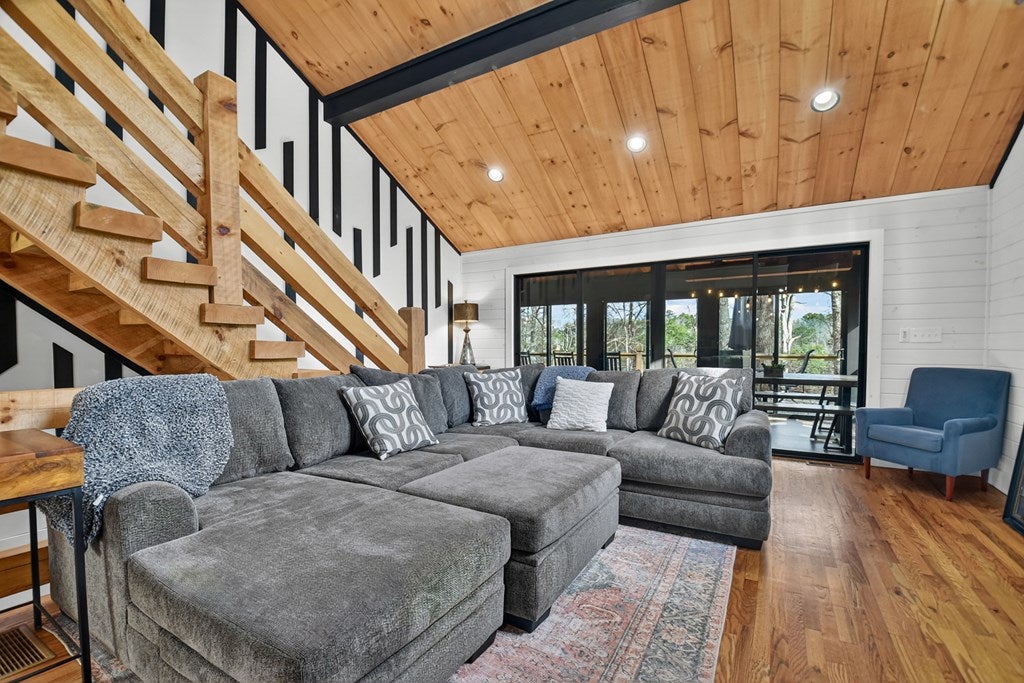 Blue Ridge, Georgia, 30513, United States, 3 Bedrooms Bedrooms, ,3 BathroomsBathrooms,Residential,Active,2029742