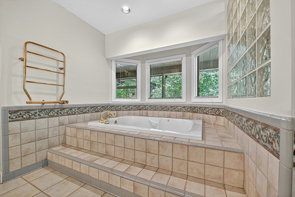 Ellijay, Georgia, 30536, United States, 3 Bedrooms Bedrooms, ,5 BathroomsBathrooms,Residential,Active,1926905