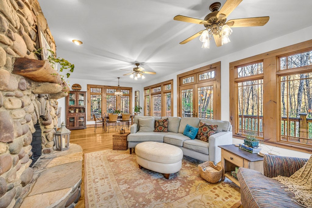 Cherry Log, Georgia, 30522, United States, 4 Bedrooms Bedrooms, ,5 BathroomsBathrooms,Residential,Active,1959948