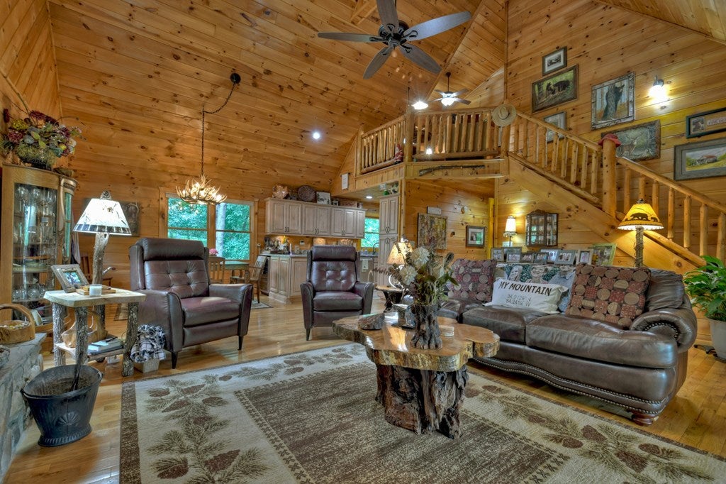 Morganton, Georgia, 30560, United States, 4 Bedrooms Bedrooms, ,6 BathroomsBathrooms,Residential,Active,1944072