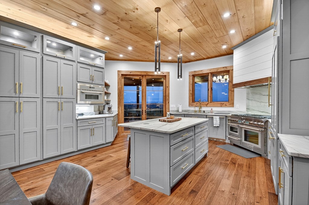 Blue Ridge, Georgia, 30513, United States, 5 Bedrooms Bedrooms, ,5 BathroomsBathrooms,Residential,Active,1945259