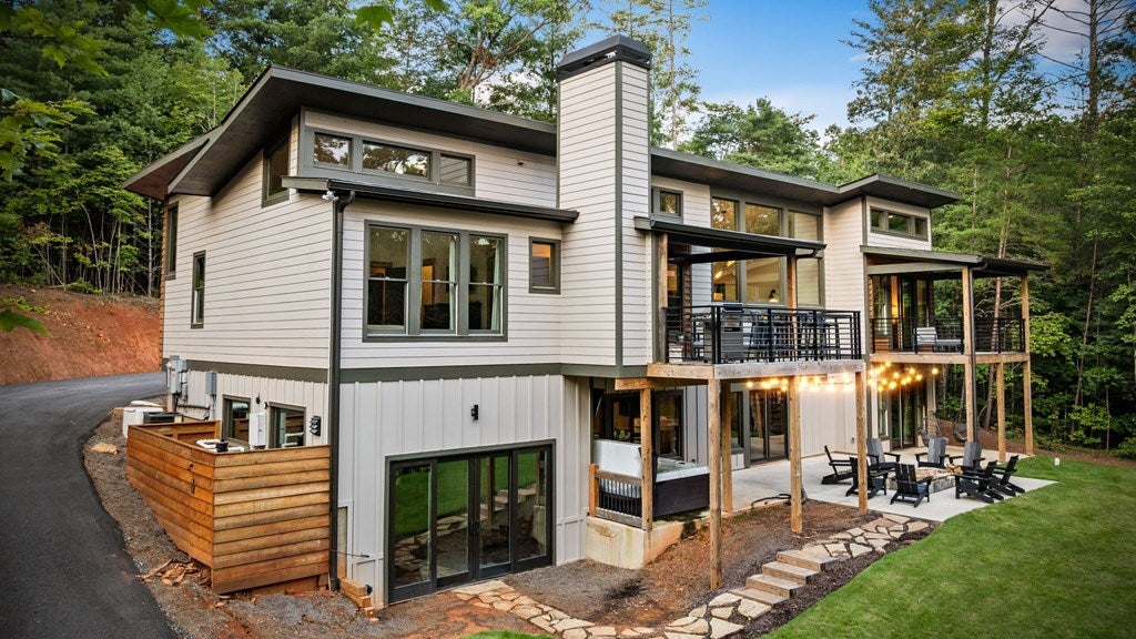 Ellijay, Georgia, 30540, United States, 5 Bedrooms Bedrooms, ,6 BathroomsBathrooms,Residential,Active,1914794