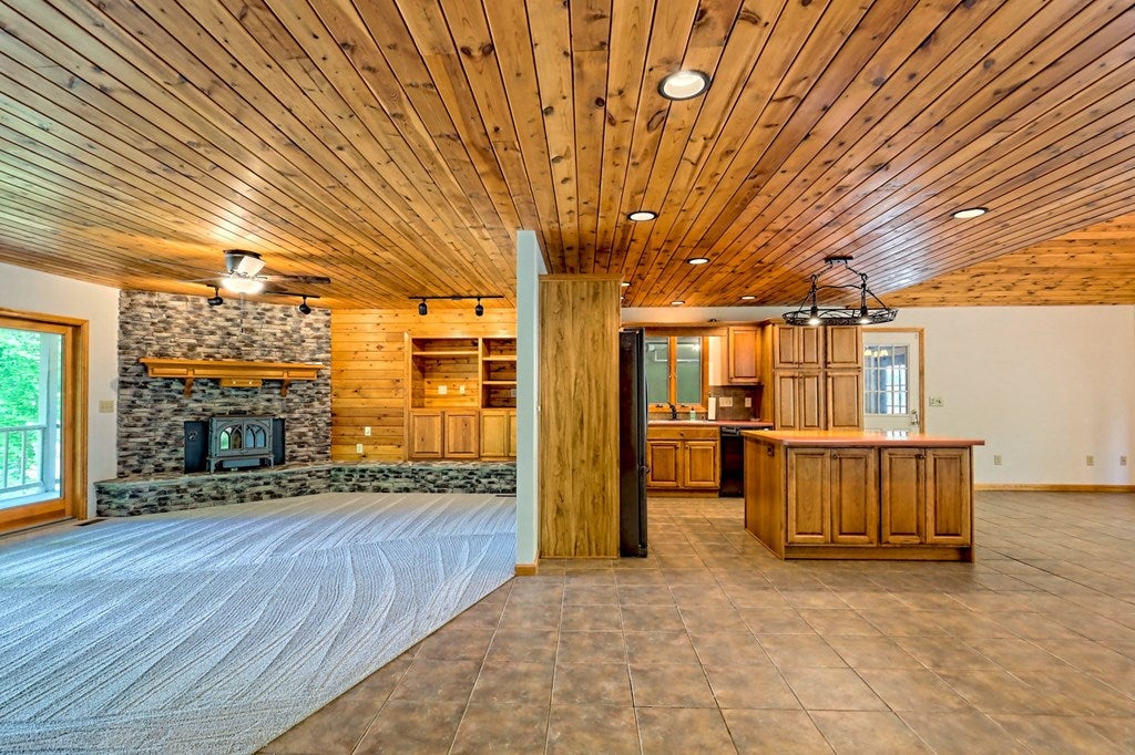 Hiawassee, Georgia, 30546, United States, 3 Bedrooms Bedrooms, ,3 BathroomsBathrooms,Residential,Active,1790158